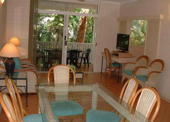 Palm Cove Tropic Apartments