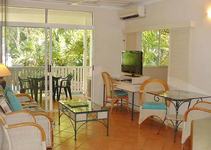 Palm Cove Tropic Apartments
